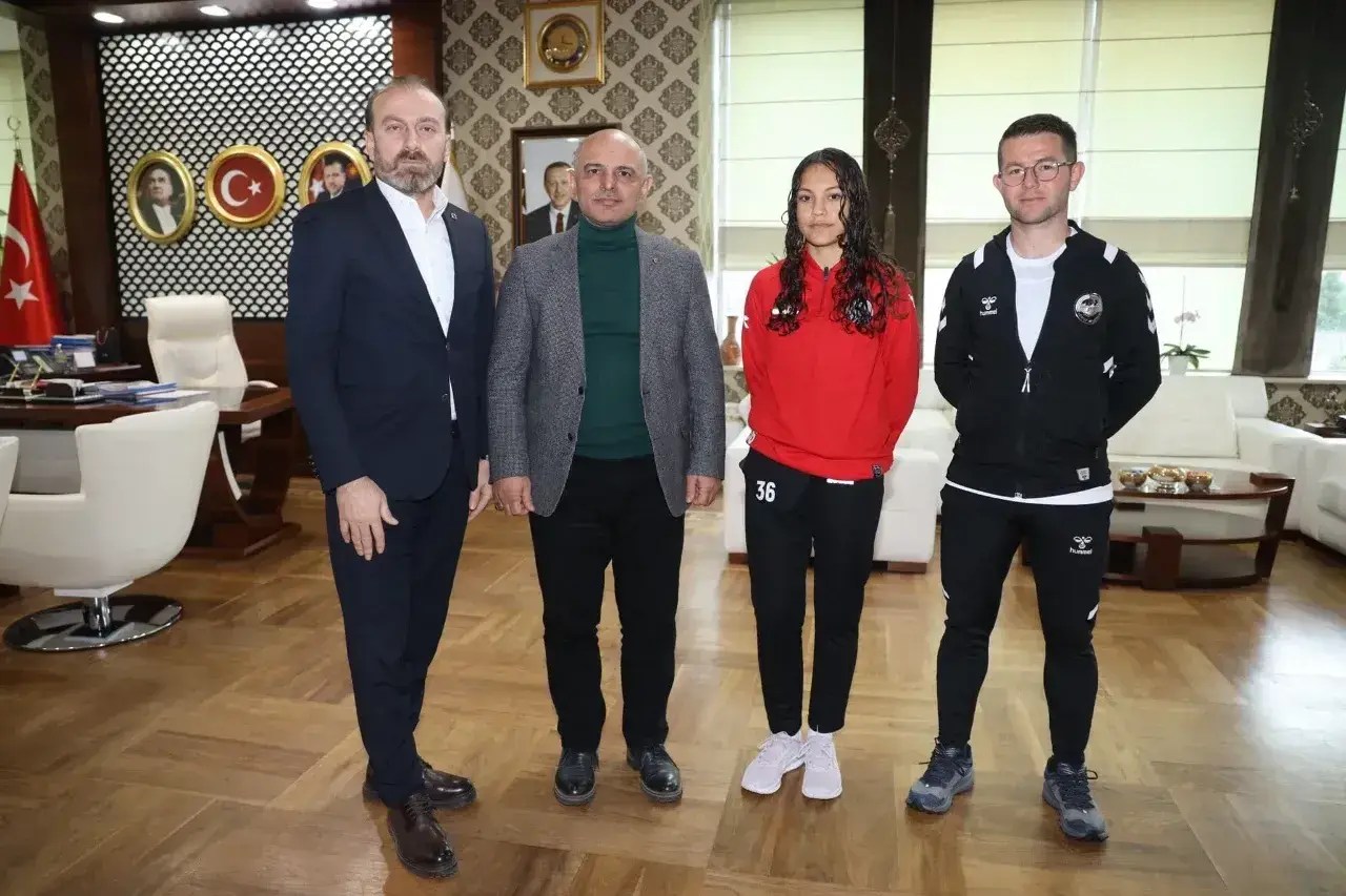 Körfez Belediyesi Gençlerbirliği Kadın Futbol Kulübü oyuncusu Medine Ravza Güleç, Galatasaray Kadın FK transfer oldu.