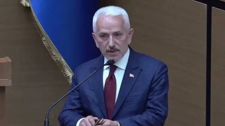 AK Partili meclis üyesi Ekrem Baki istifa etti, muhalefet dakikalarca alkışladı