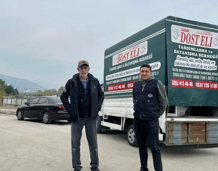 Gölcük Dosteli her ay 100 ailenin ihtiyacını gideriyor