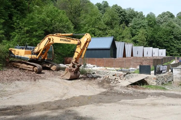 Kartepe’de kaçak bungalovlar yerle bir oldu