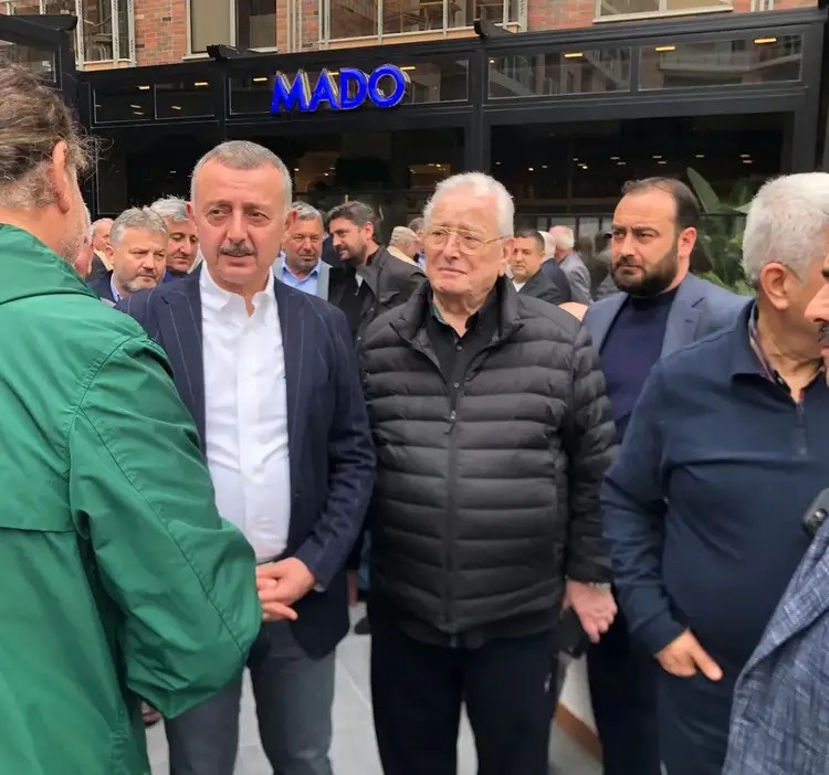 Sefa Sirmen’in çok konuşulan kahvaltısı: Büyükakın yanında, CHP’liler uzakta, CHP’lilerin yanında Macit Haldız