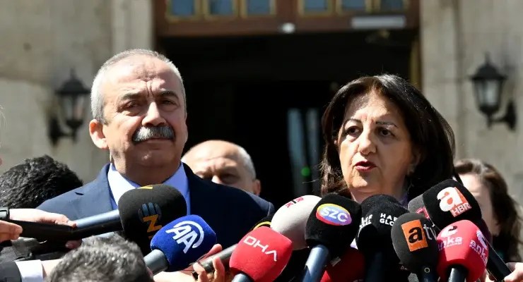 Pervin Buldan Roma’da trafik kazası geçirdi: Suikast mi?