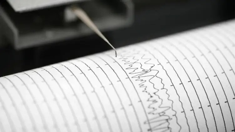 Ege Denizinde ürküten deprem!