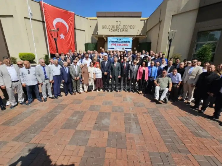 Gölcük’te Bayram Coşkusu: Kent Bayramlaşmasında Birlik Mesajı