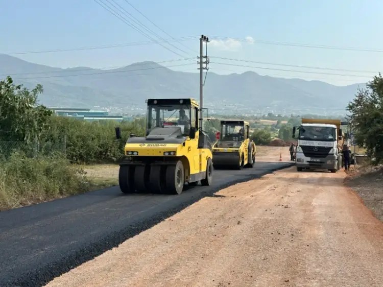 Kartepe’de Sarımeşe Mahallesi’nde Asfaltlama Seferberliği