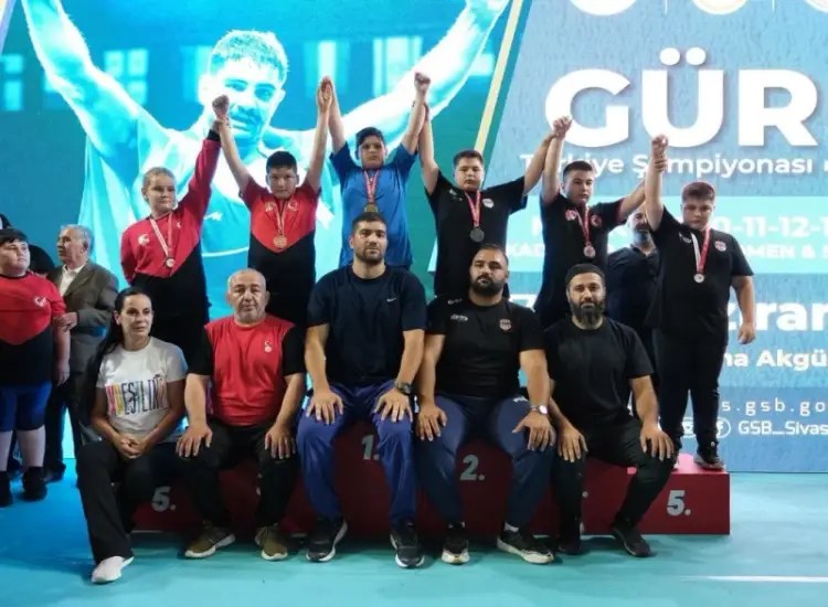 Kartepeli Güreşçiler Türkiye Şampiyonası’nda Zirveye Damga Vurdu