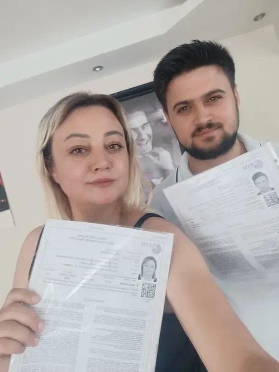 İzmir’de Anne-Oğul YKS’ye Birlikte Girdi: Destek İçin Sınav Heyecanını Paylaştı
