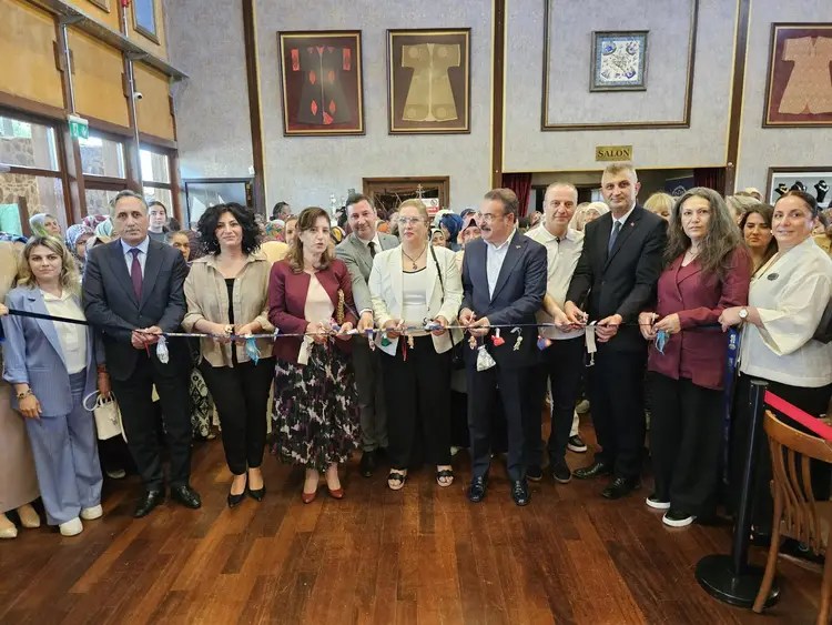 Gölcük’te El Emeği Göz Nuru Eserler Sergilendi