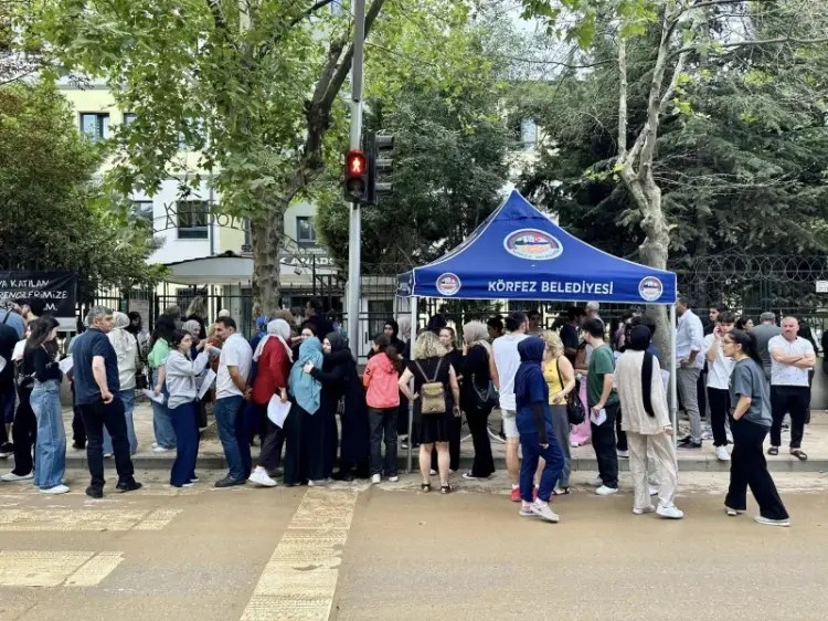 Körfez Belediyesi YKS Adaylarının Yanında: 21 Okulda Sıcak Destek