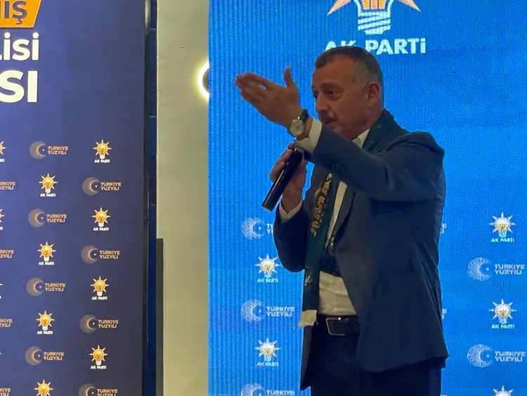 Tahir Büyükakın’dan muhalefeti kızdıracak sözler: Bunlar gibi olacağıma Allah şimdi canımı alsın