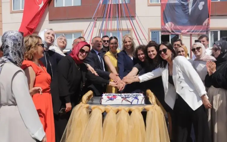 Kocaeli’de Özel KOTO AOSB Mesleki ve Teknik Anadolu Lisesi 10. Yılını Coşkuyla Kutladı