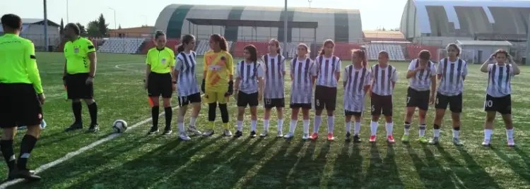 Körfez Gençlerbirliği Kız Futbol Takımlarından Haftasonuna Damga Vuran Performans