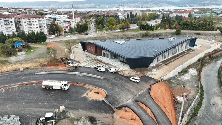 Gölcük Şehirlerarası Otobüs Terminali’nde iş yerleri kiraya çıkıyor! Fiyatlar çok uygun!