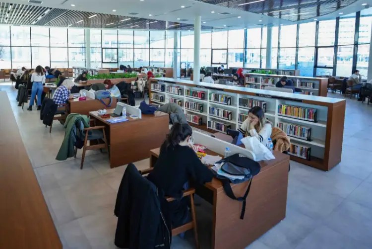 KBB’nin modern kütüphanelerine bir yılda kaç kişi gitmiştir?