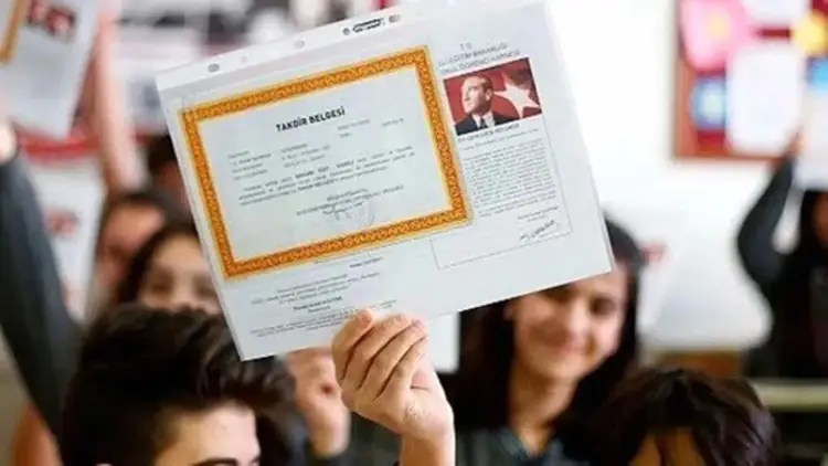 Öğrenciler Karne Heyecanı Yaşayacak: Motive Edici Karne Görüşleriyle Yeni Döneme Adım