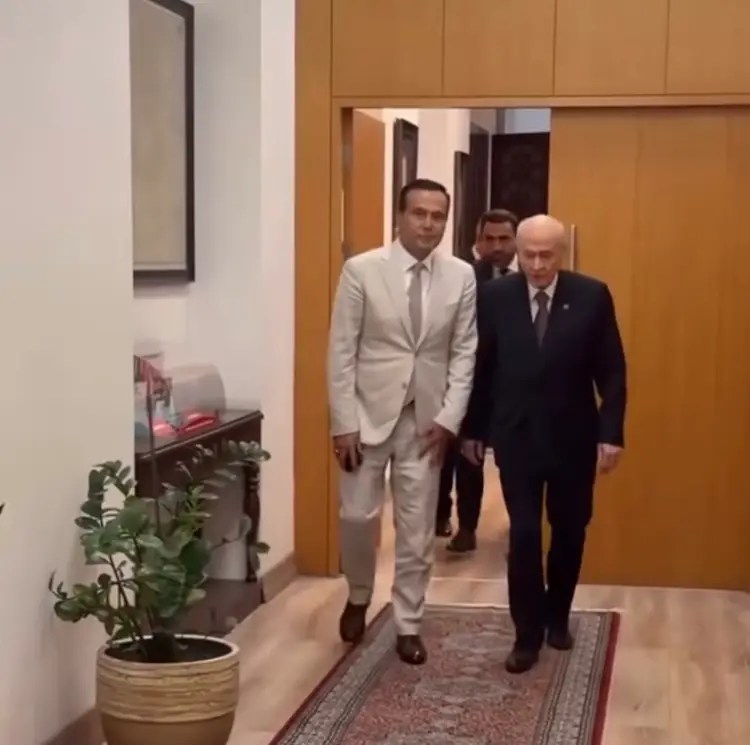 Kürşad Yılmaz’ın Devlet Bahçeli’ye yaptığı ziyarette, bir adım arkada bir Kocaelili!