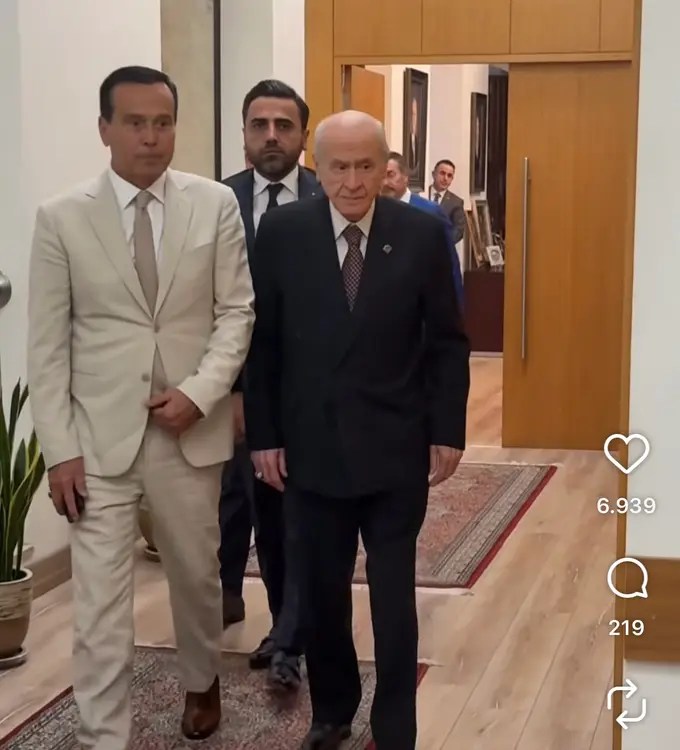 Kürşad Yılmaz’ın Devlet Bahçeli’ye yaptığı ziyarette, bir adım arkada bir Kocaelili!