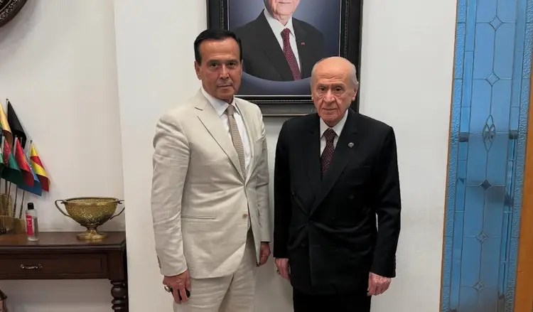Kürşad Yılmaz’ın Devlet Bahçeli’ye yaptığı ziyarette, bir adım arkada bir Kocaelili!