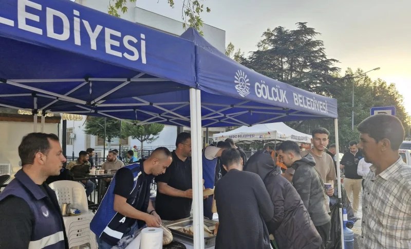 Gölcük Belediyesi, Balıkesir Sındırgı’da Depremzedelere Sıcak Yardım Eli Uzattı