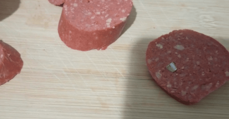 Kocaeli’de sucuğun içinden çıkan madde şok etti!