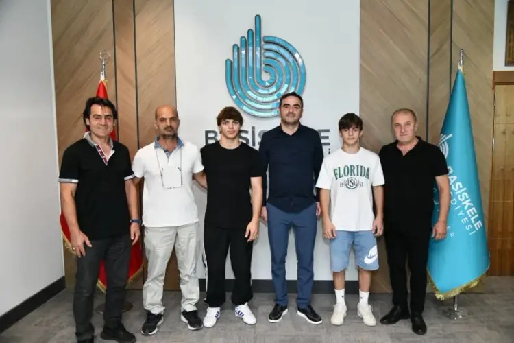 Başiskele Belediye Başkanı Özlü, Başarılı Sporcuları Ağırladı