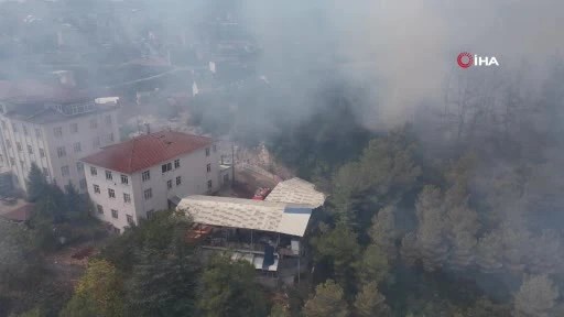 Kocaeli İzmit’te Ormanlık Alana Sıçrayan Yangın Kontrol Altına Alındı