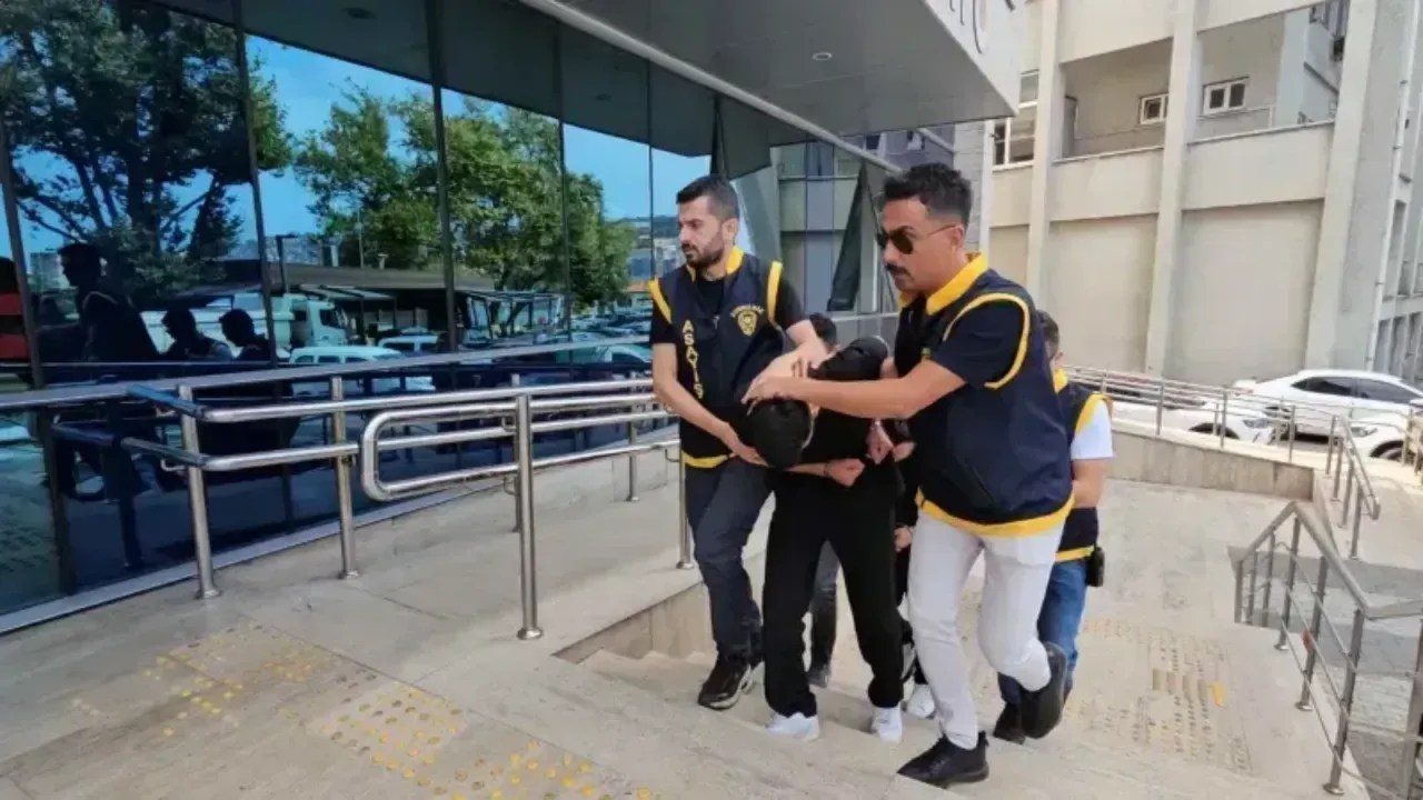 Polis kılığına girip 2 milyon 700 bin liralık vurgun yaptılar