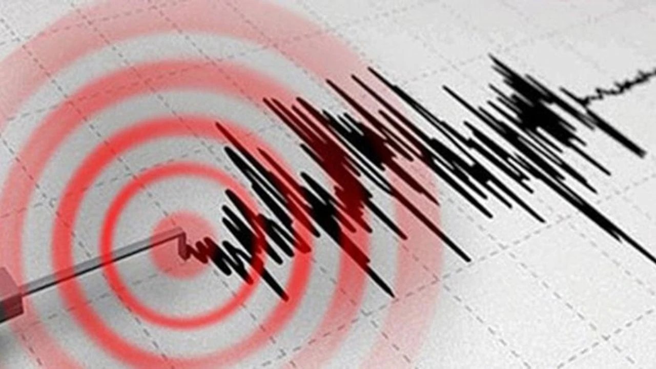 Erzurumda 4.4 büyüklüğünde deprem paniği