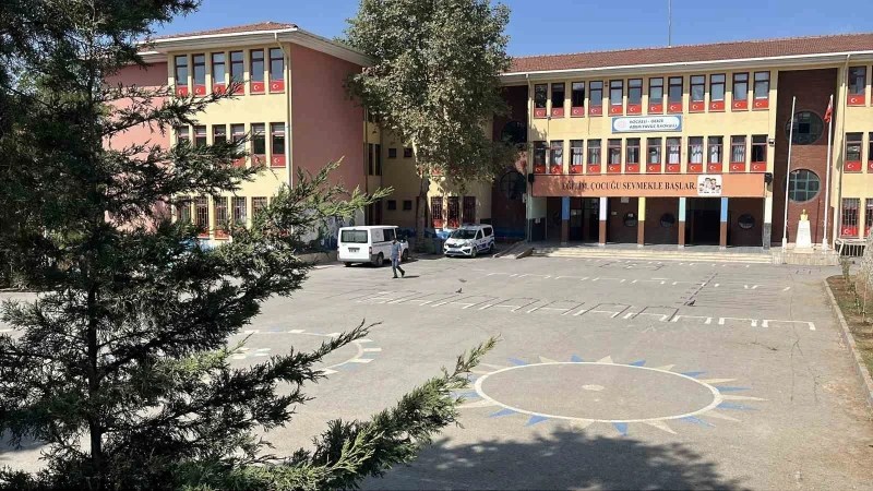 Gebze’de Kantinden Ekler Alan 5 Öğrenci Hastaneye Kaldırıldı