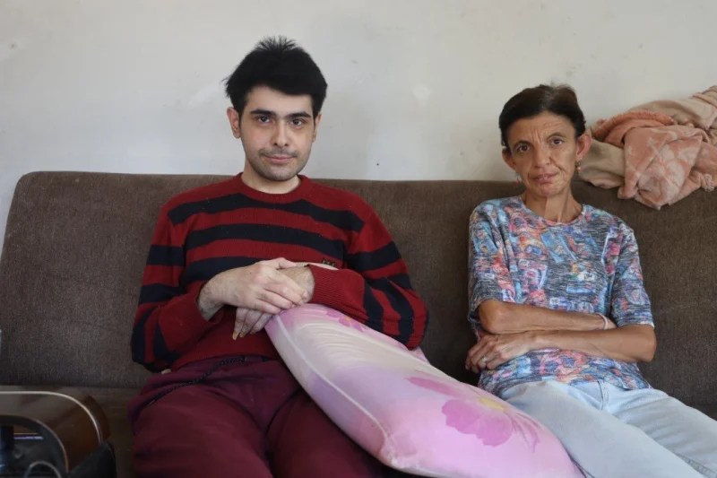 Hatay’da 3 yıldır evden çıkmayan genç!