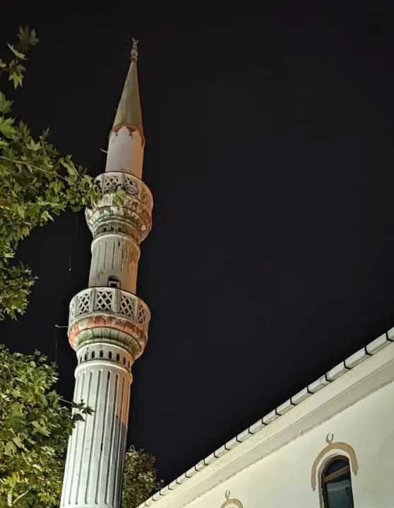 Kendi selasını okuttu!