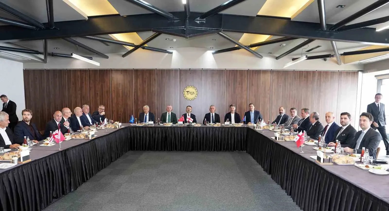 Kocaeli’de futbol diplomasisi: Türkiye ve Gürcistan maç yemeğinde buluştu
