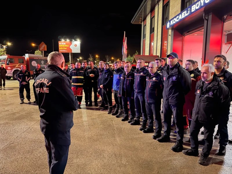 Kocaeli ekipleri Sındırgı’da depremde!
