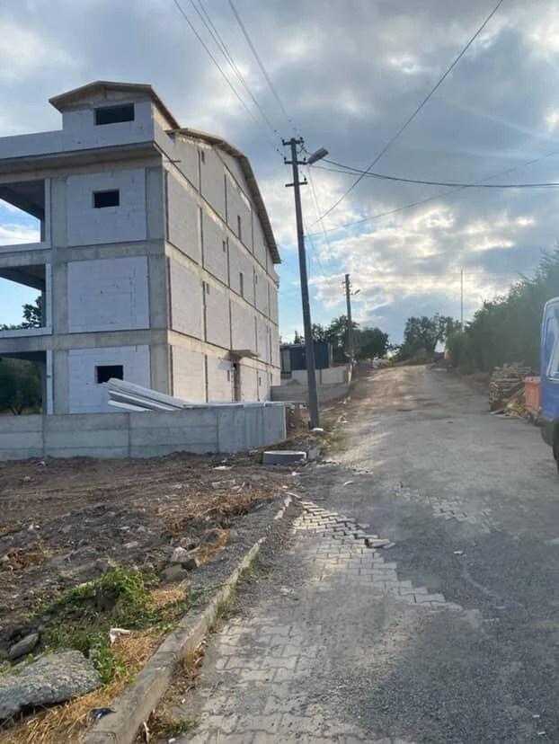 Karamürsel’de Elektrik Direği Tehlikesi!