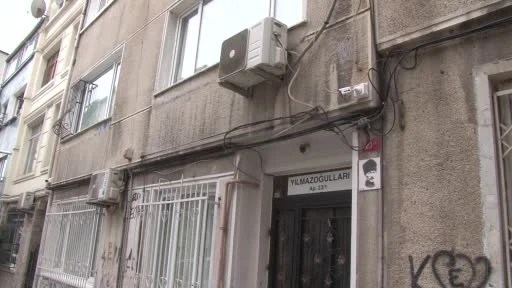 Şiddet Kamerada: Kendisini Vuran Kadını Yerde Sürükledi