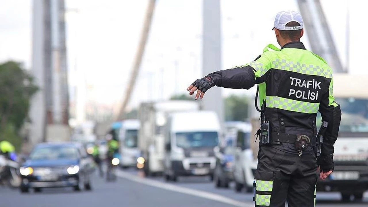 Yeni düzenlemeyle trafik cezaları katlandı: Ehliyet iptali ve yüksek para cezaları geliyor