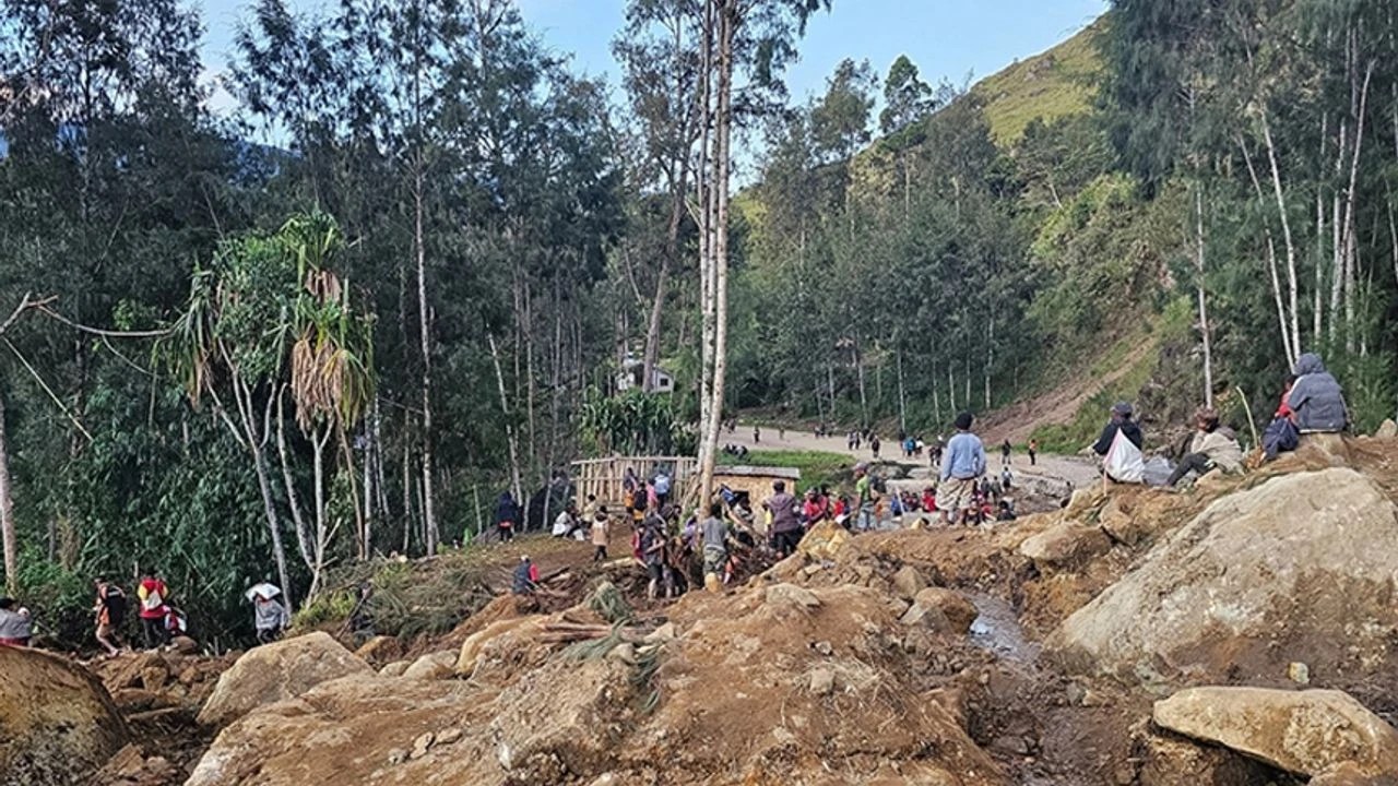 Papua Yeni Gine’de Heyelan Felaketi: 21 Kişi Hayatını Kaybetti