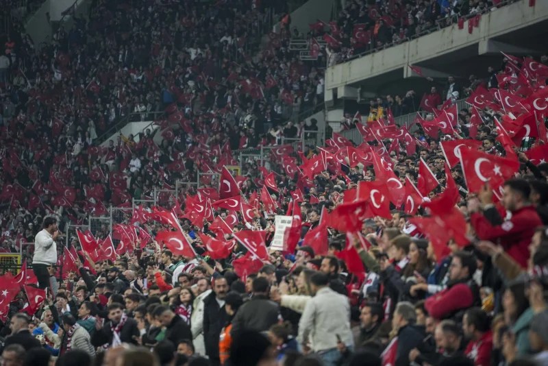 Bursa’da Millî Maçta Sponsor Biletlerine Tepki!