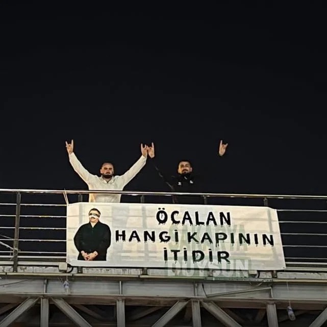 Sakarya’da Köprü Üstüne Pankart Asıldı!