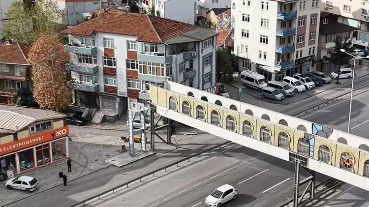 Körfez’de Davalık Üst Geçit Yıkılıyor!