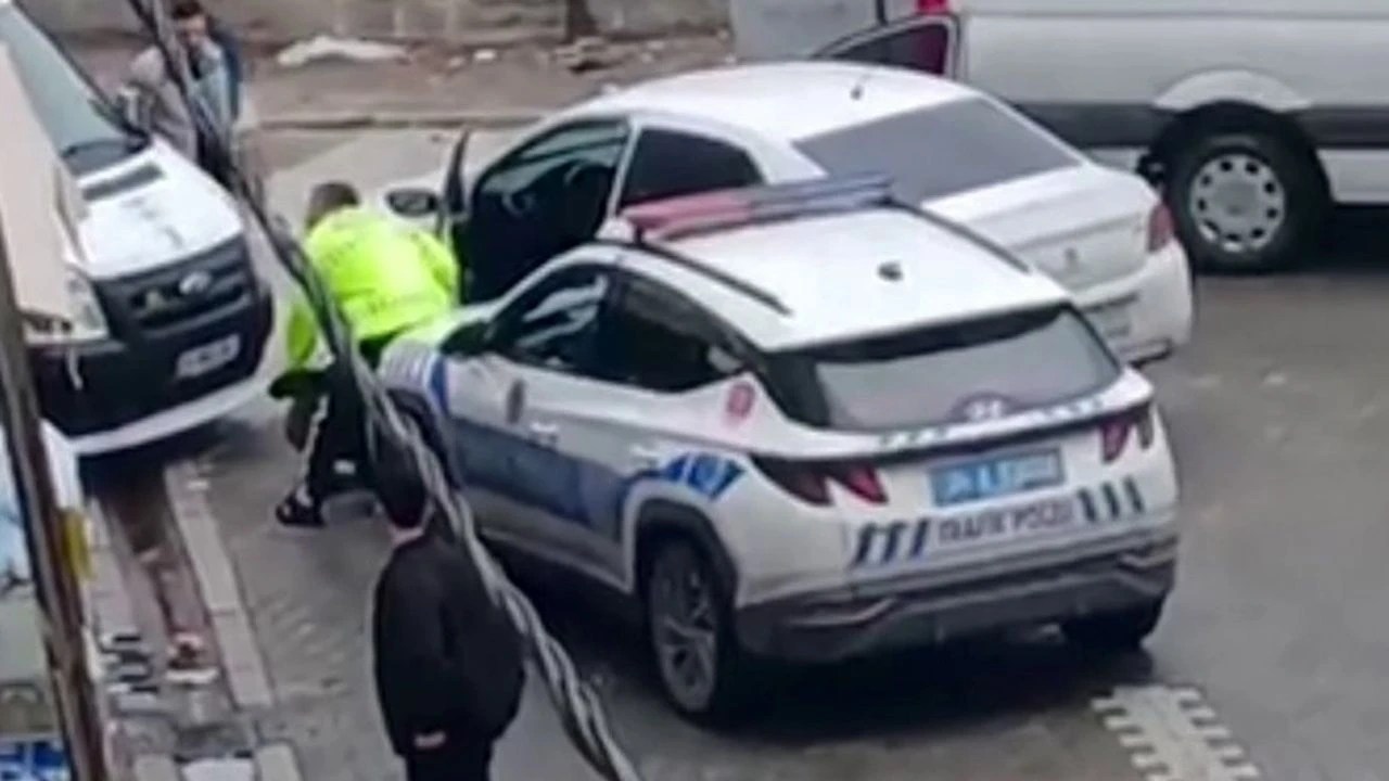 Esenyurt’ta sokakta aracıyla kaza yaptı, hiçbir şey olmamış gibi kaçan sürücü sürücü kamerada