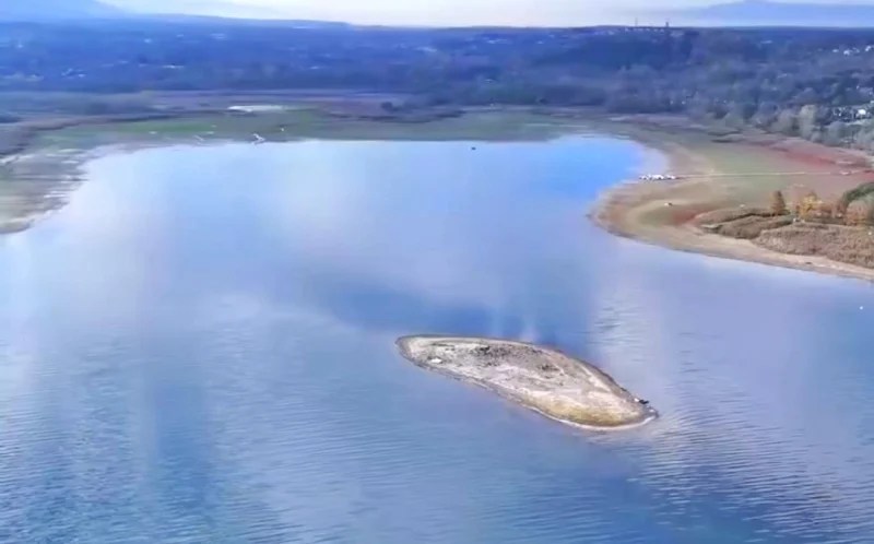 Sapanca Gölü’nde 1600 Yıllık Yapı Ortaya Çıktı!