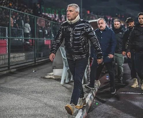 Sakaryaspor Başkanı Kıratlı İstifa Etti!