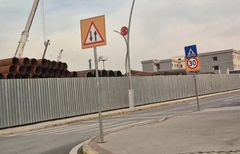 Derince’de Sürücüleri Çileden Çıkaran Tabelalar!