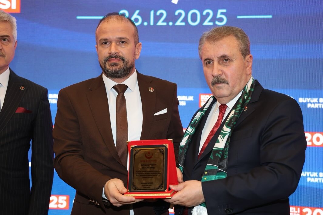İzmit’te PYD’ye destek yürüyüşüne tepkiler çoğalıyor: Alperenler seni tükürüğünde boğar Gergerlioğlu!