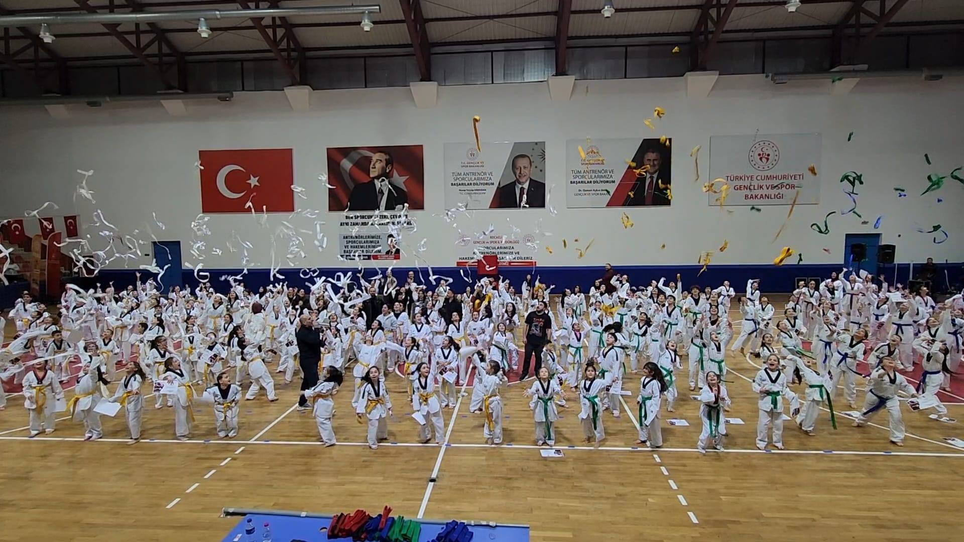 470 Gölcük Belediyespor Taekwondo Sporcusu Kuşak Atladı