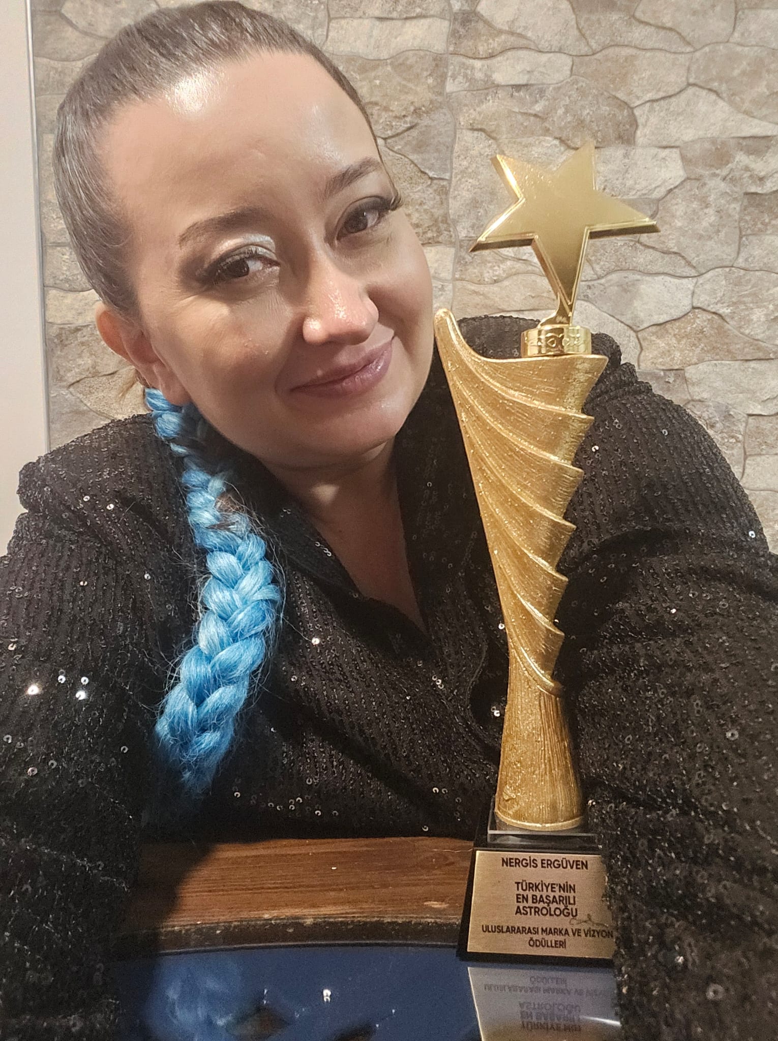 Nergis Ergüven ödüle doymuyor. Türkiye’nin en iyi astroloğu seçildi
