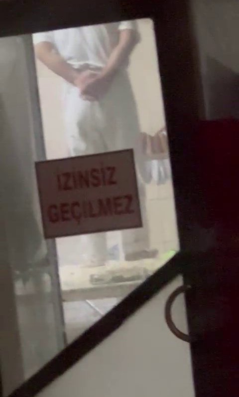 Tatlı imalathanesinde skandal! Bu görüntüler mide bulandırır