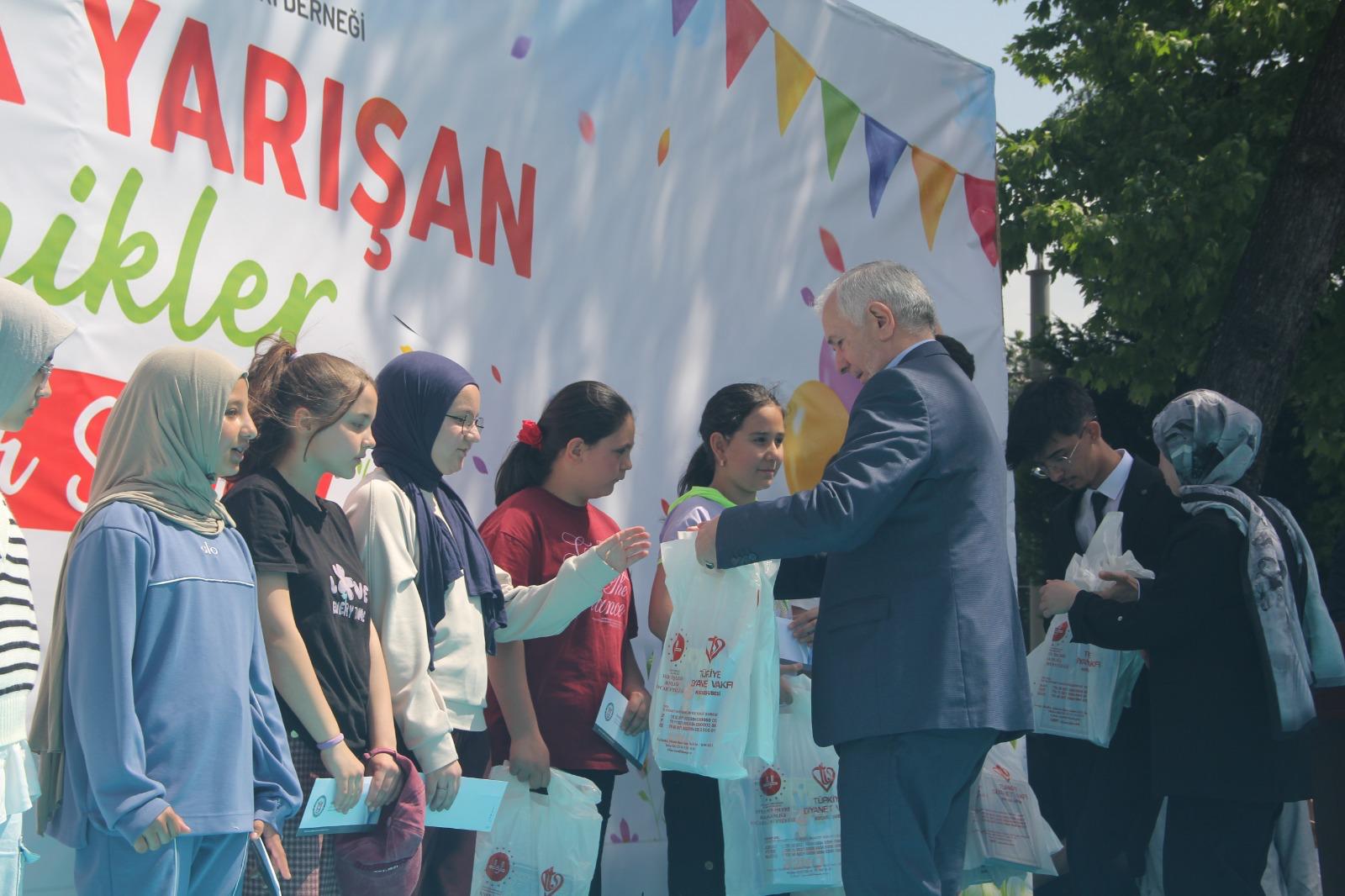 Kocaeli’de “Hayırda Yarışan Minikler” ödüllerine kavuştu