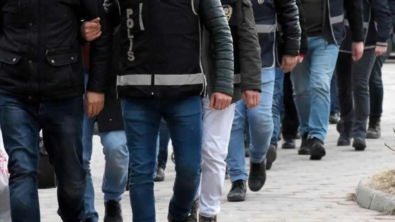 Kocaeli merkezli yatırım dolandırıcılığı operasyonu: 8 tutuklama